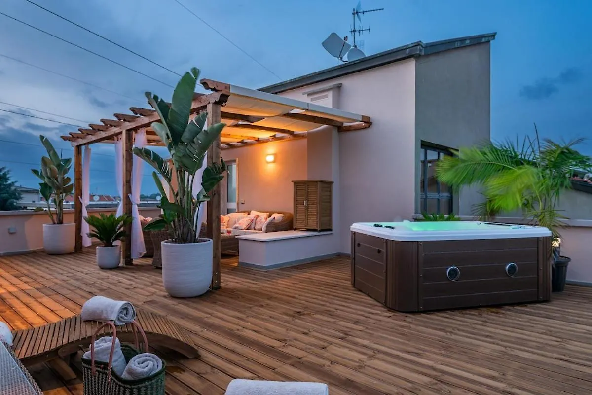 Rooftop Sealavie, Viareggio Jacuzzi E Terrazza Privata 0*,  Italy