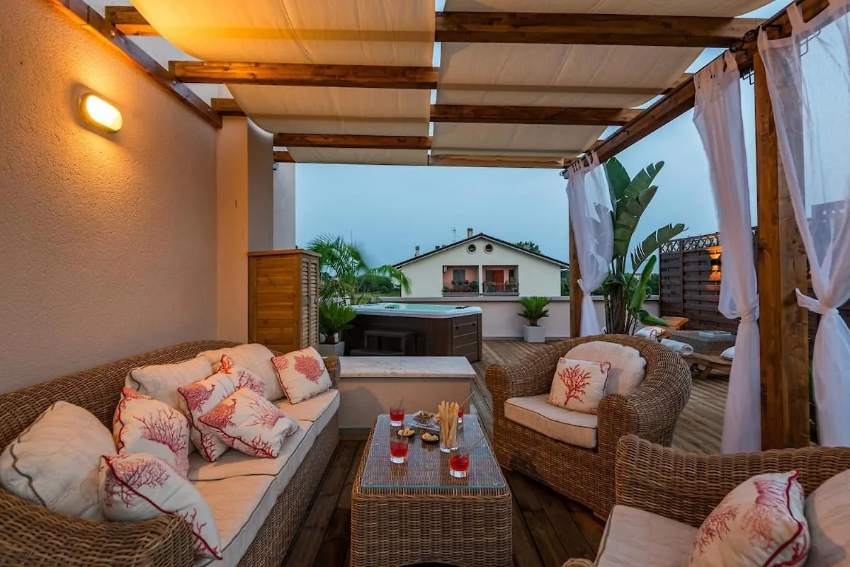 Apartment Rooftop Sealavie, Viareggio Jacuzzi E Terrazza Privata Italy