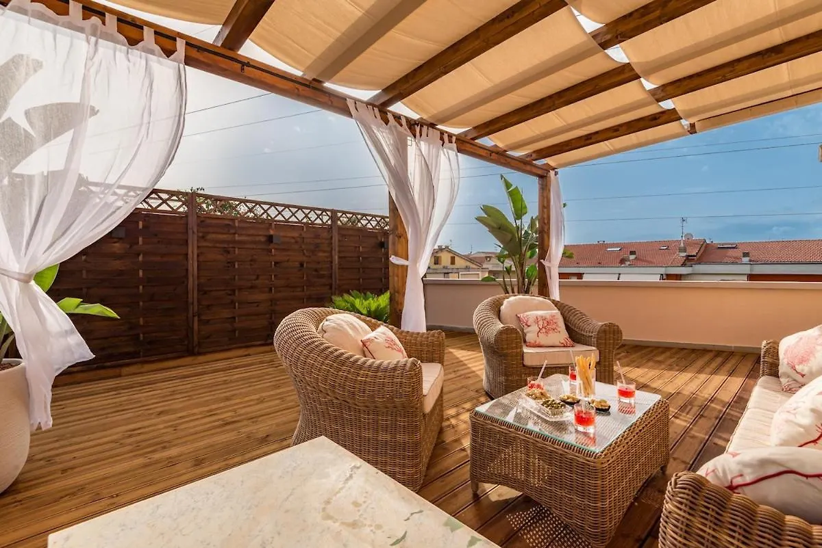 Apartment Rooftop Sealavie, Viareggio Jacuzzi E Terrazza Privata