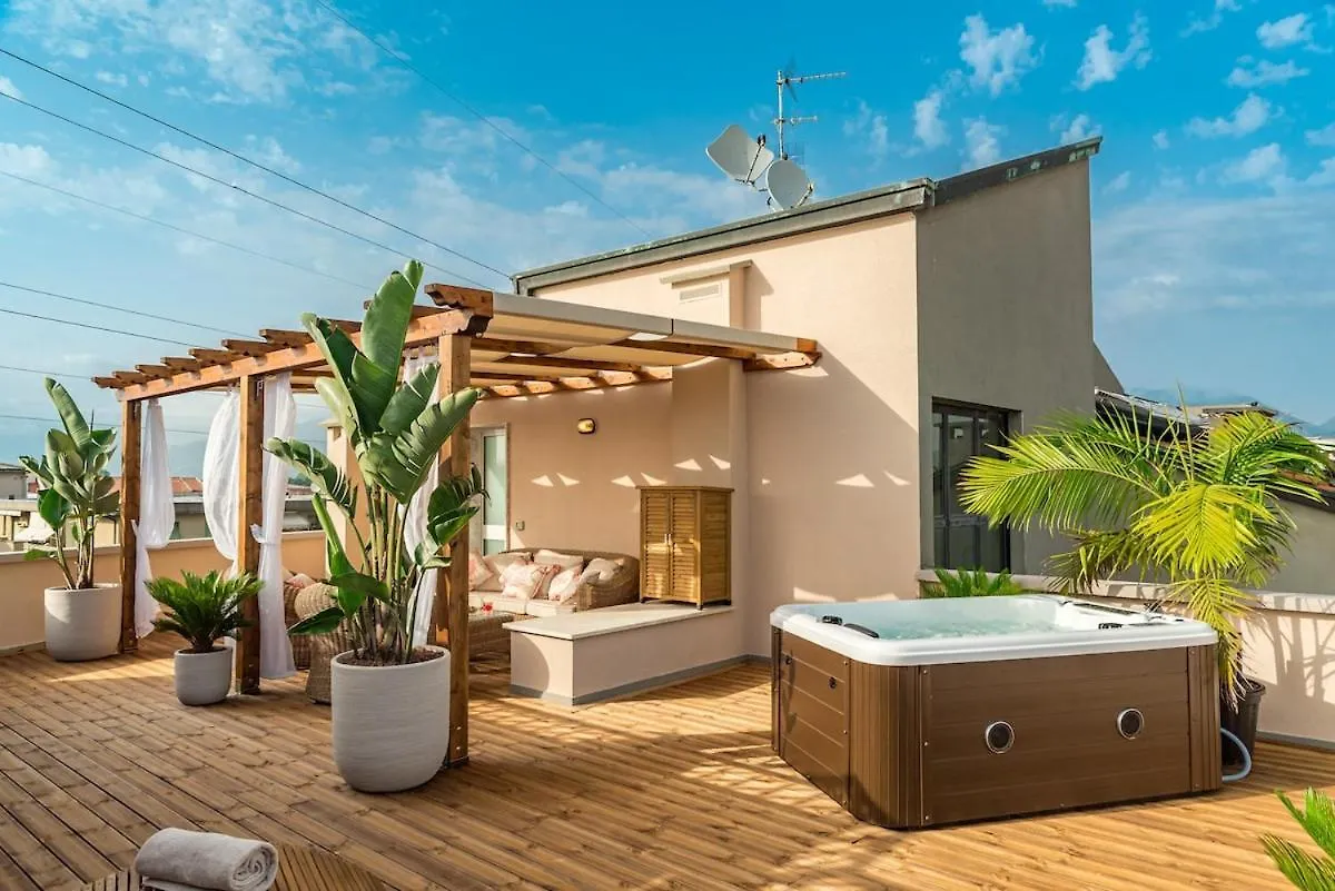 Rooftop Sealavie, Viareggio Jacuzzi E Terrazza Privata Apartment