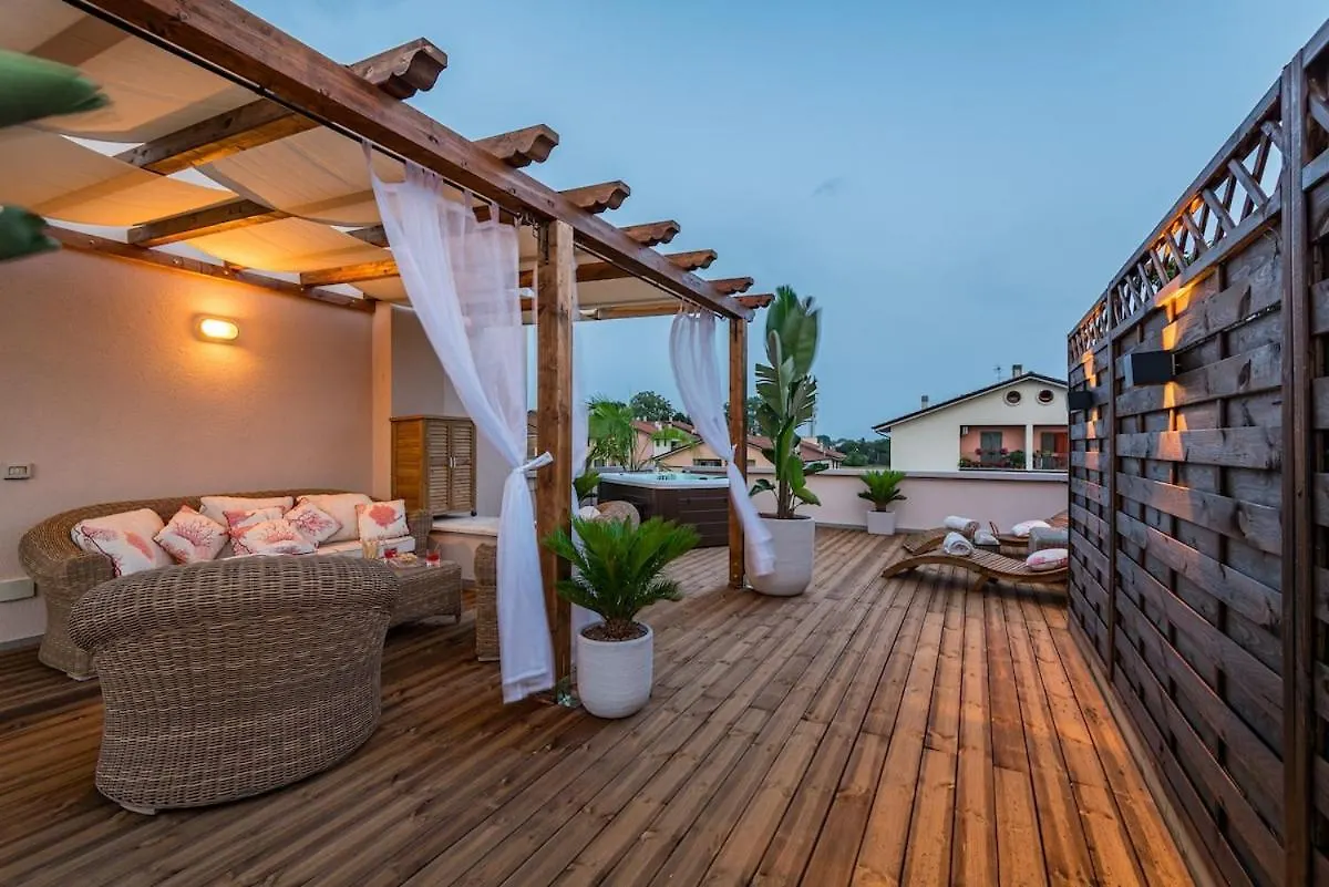 Apartment Rooftop Sealavie, Viareggio Jacuzzi E Terrazza Privata Italy