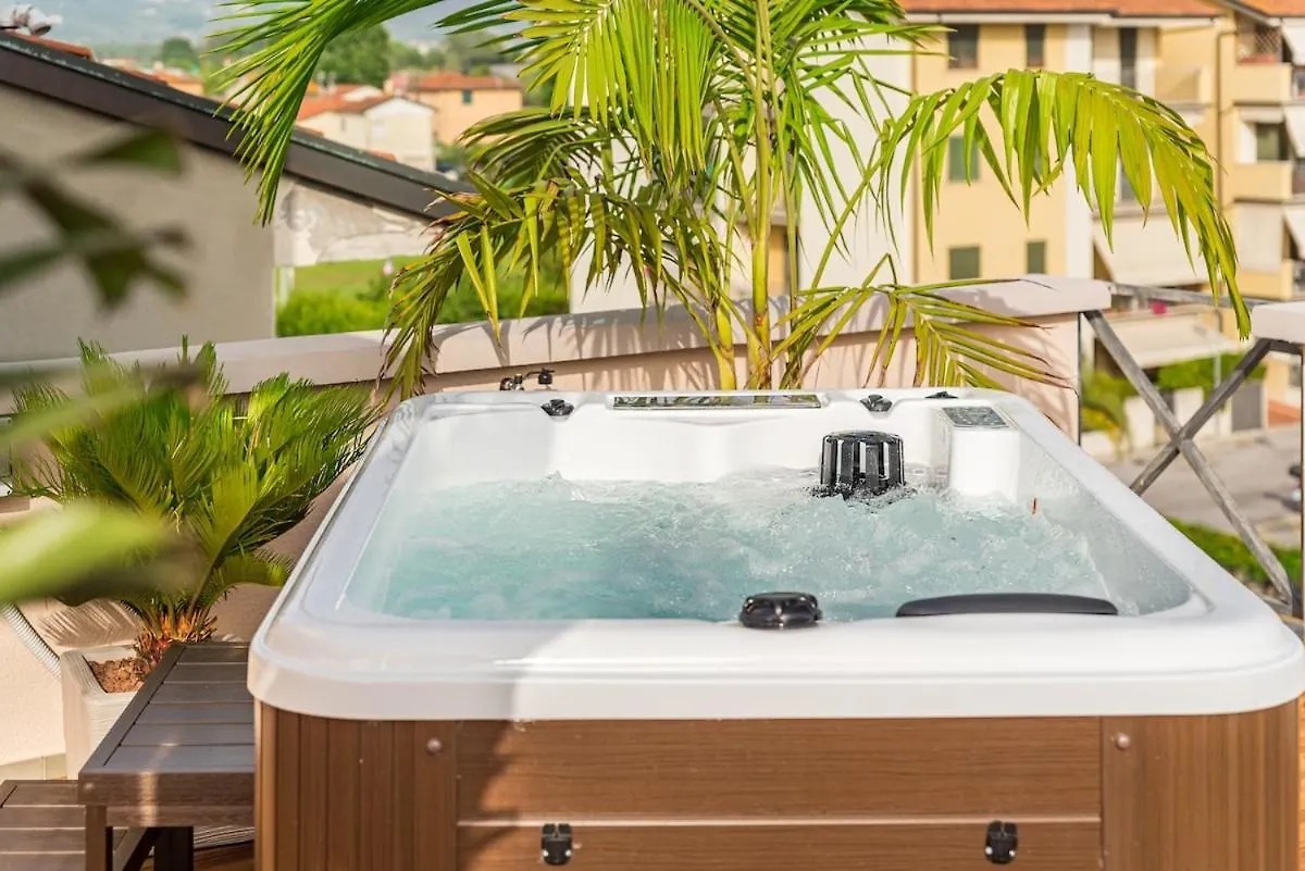 Apartment Rooftop Sealavie, Viareggio Jacuzzi E Terrazza Privata